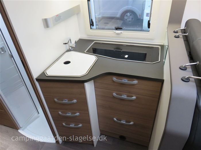 Adria Coral AXESS S 670 SL