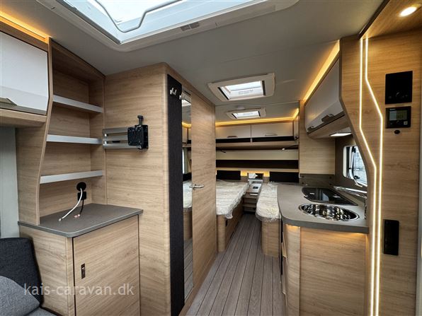 Knaus Südwind 460 Black Selection