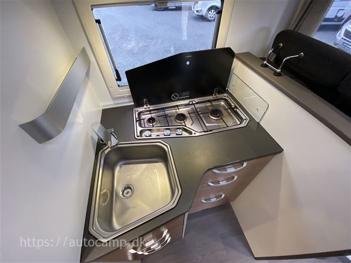 Adria Matrix Axess M670 SL
