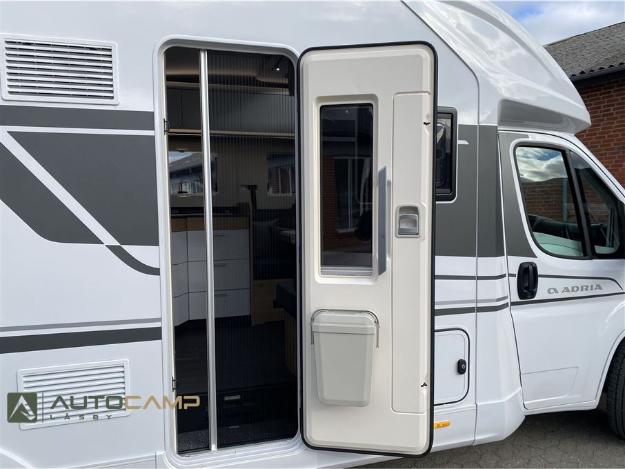 Adria Coral Plus S 670 DL