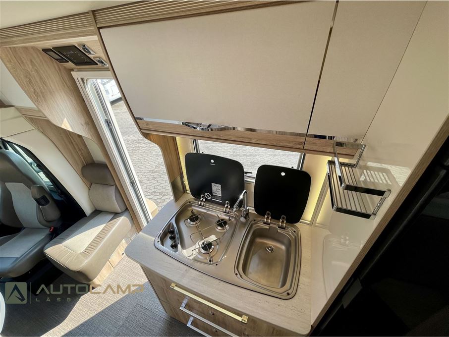 Euramobil Profila T676 EB "Premium Plus"