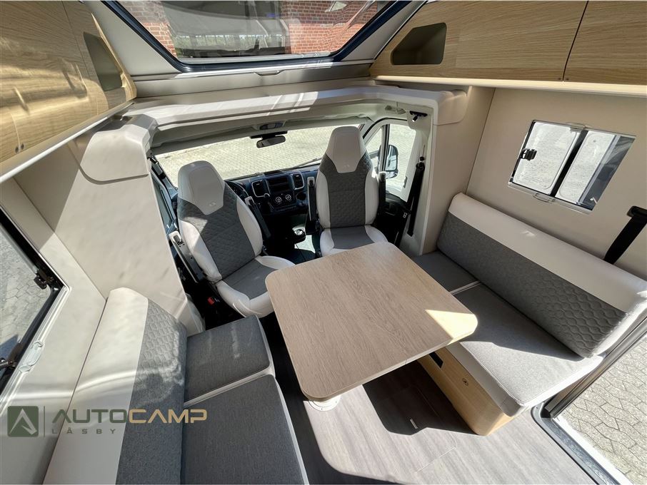 Adria Coral 670 DL 60Y selection
