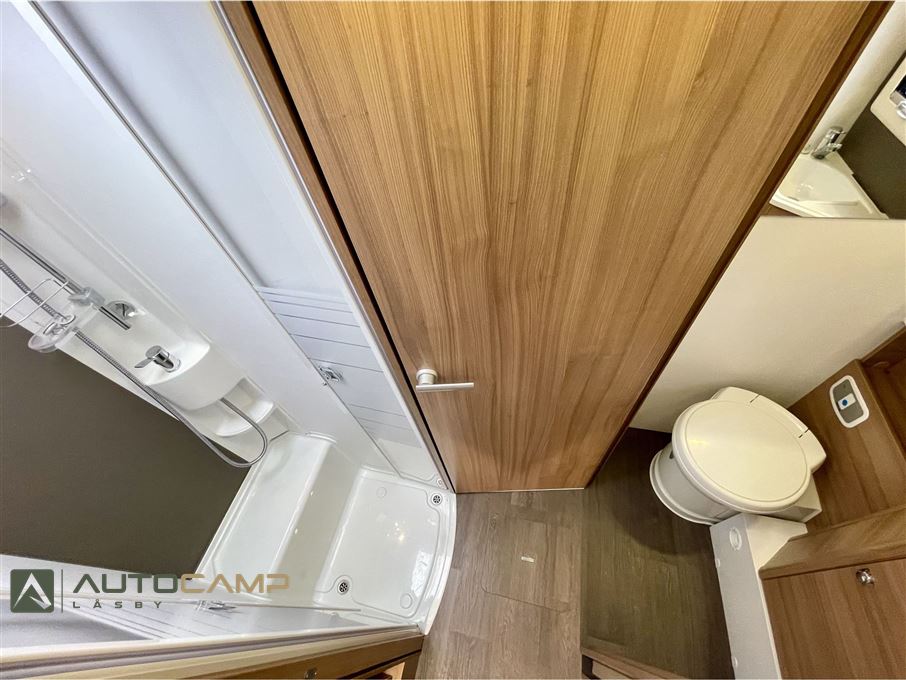 Adria Matrix Axess M670 SL