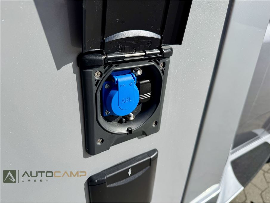 Adria Coral 670 DL 60Y selection