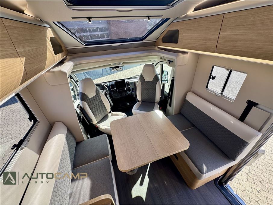 Adria Coral 670 DL 60Y selection