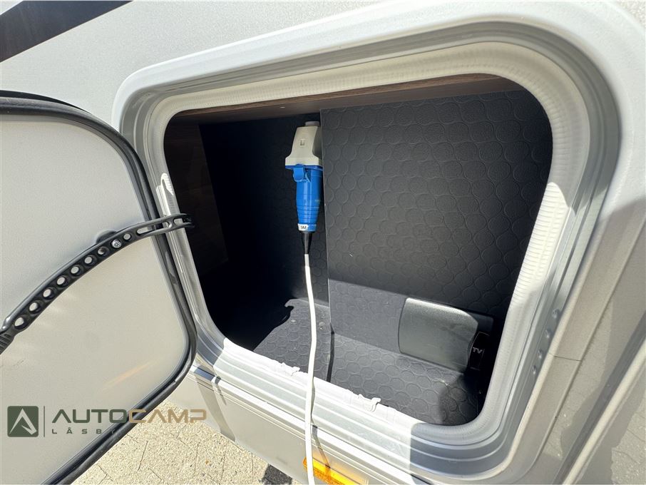 Adria Coral SUPREME S 670 DL