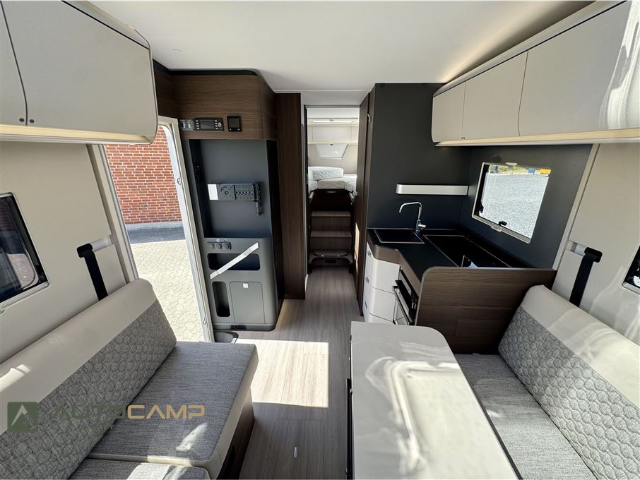Adria Coral SUPREME S 670 DL