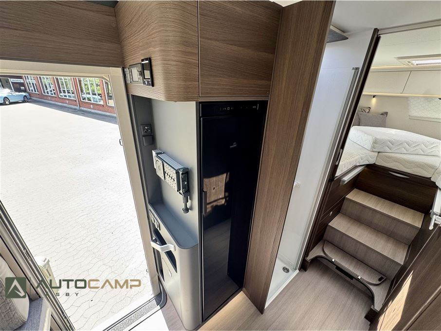 Adria Coral SUPREME S 670 DL