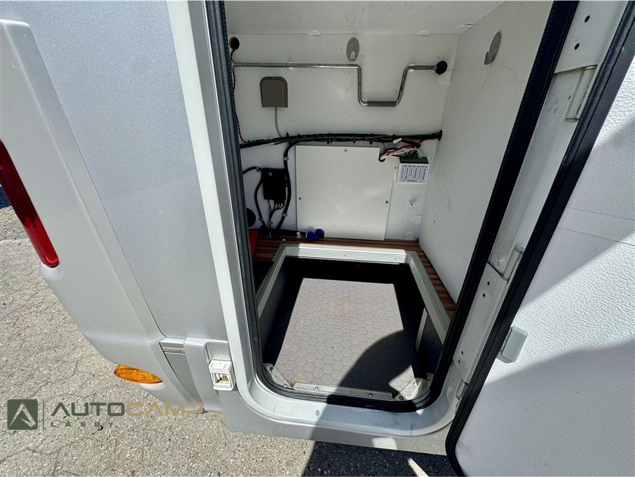 Adria Matrix 50 Y M670 SLT