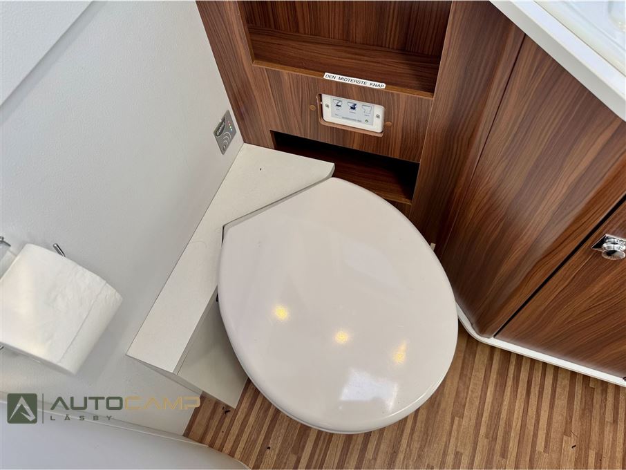 Adria Matrix 50 Y M670 SLT