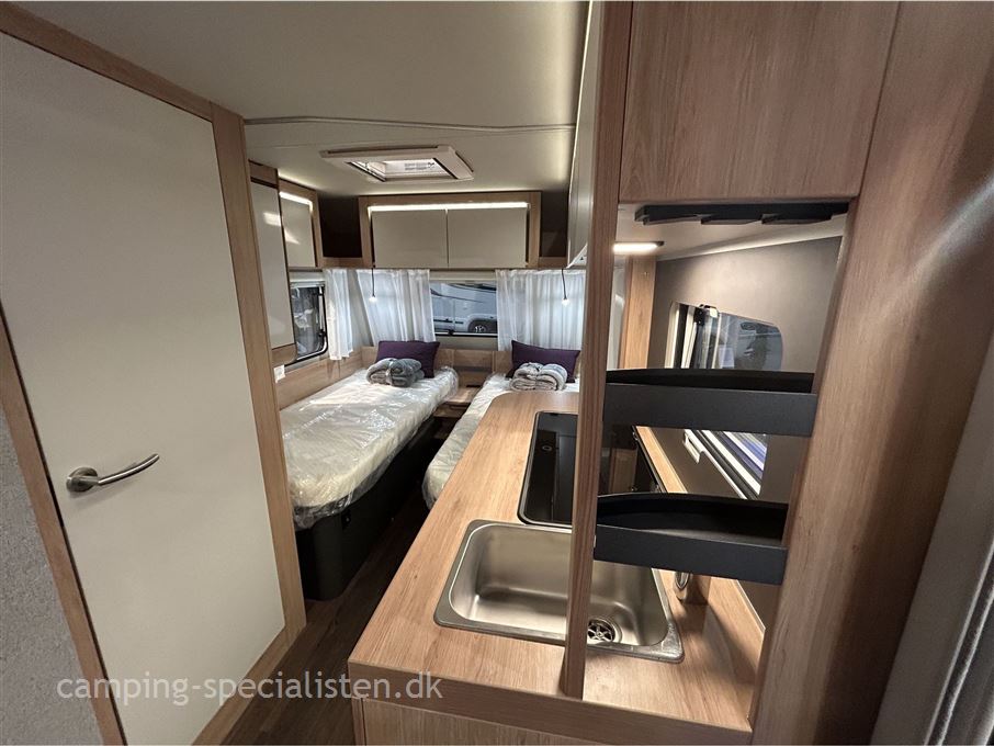 Knaus Sport 460 EU Enkelte senge