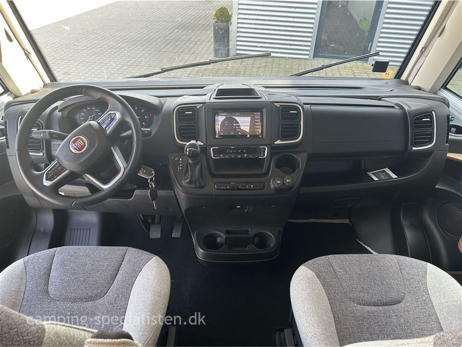 Knaus L!VE I 700 MEG