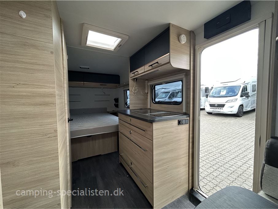 Caravelair Antares Titanium 470 quennsbed seng