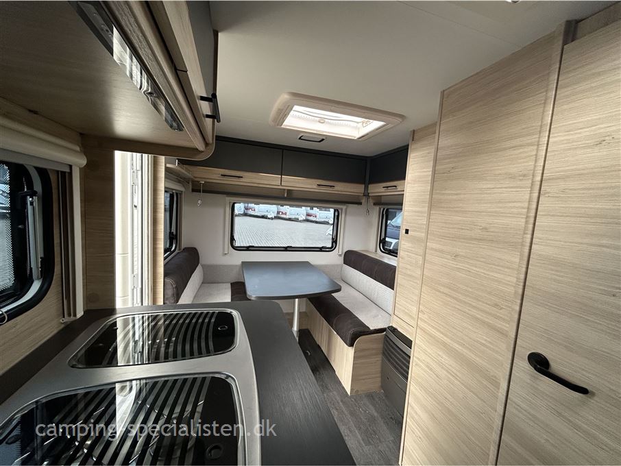 Caravelair Antares Titanium 470 quennsbed seng