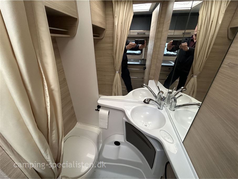 Caravelair Antares Titanium 470 quennsbed seng