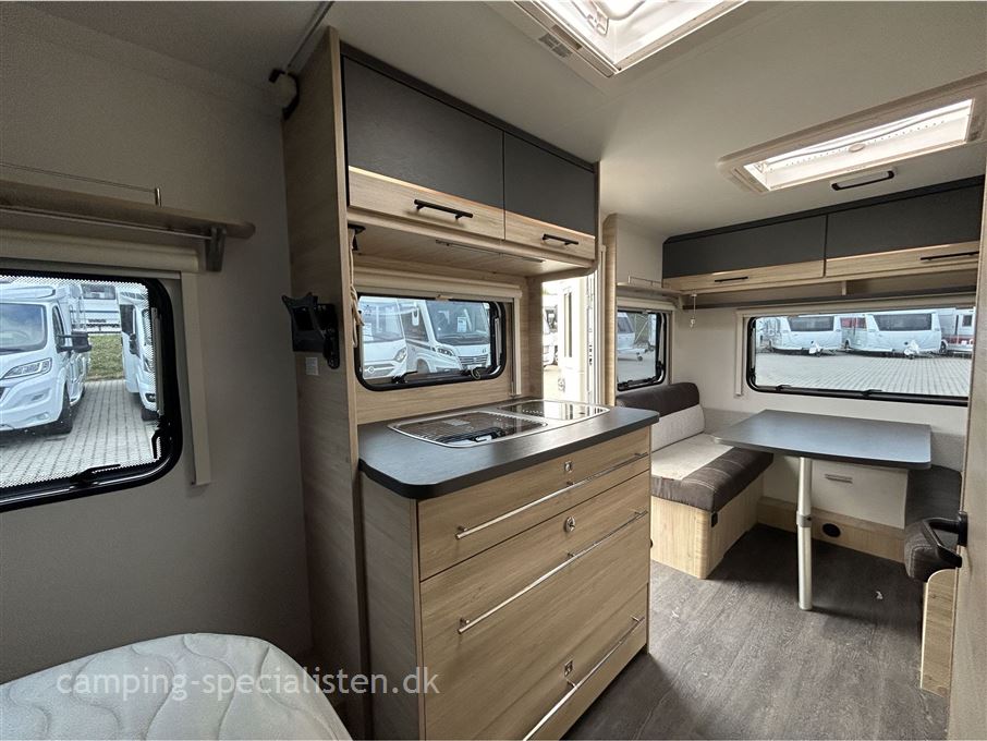 Caravelair Antares Titanium 470 quennsbed seng