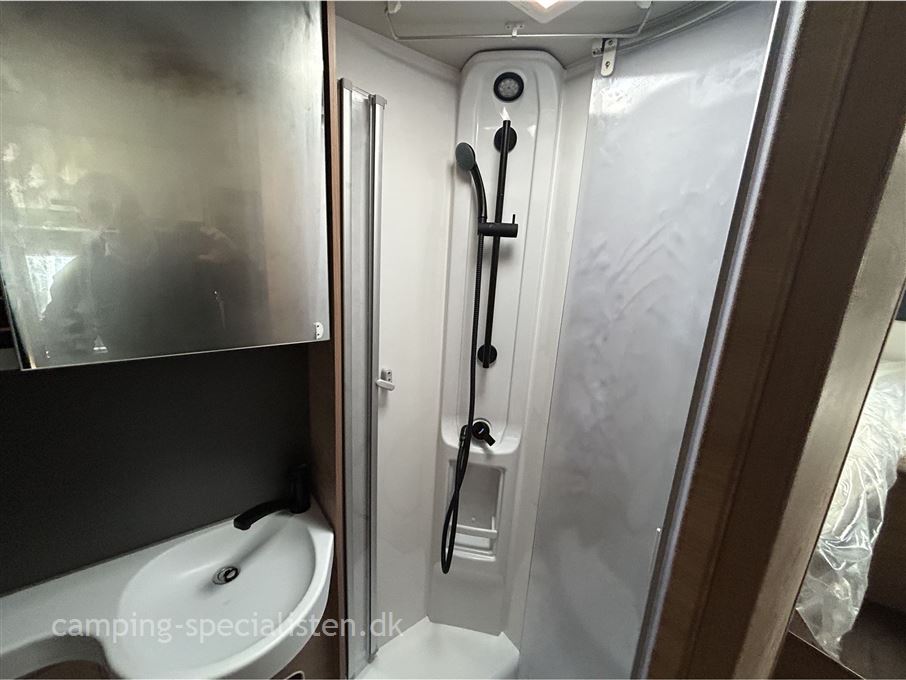 Knaus L!VE I 700 MEG