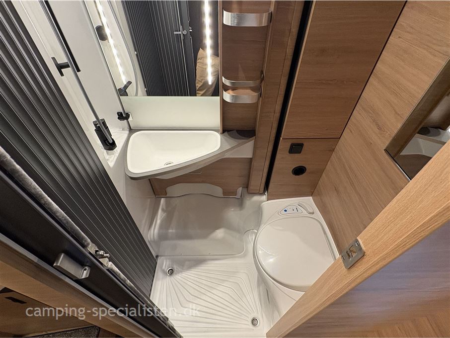 Knaus L!VE TI 650 MEG Black Selection