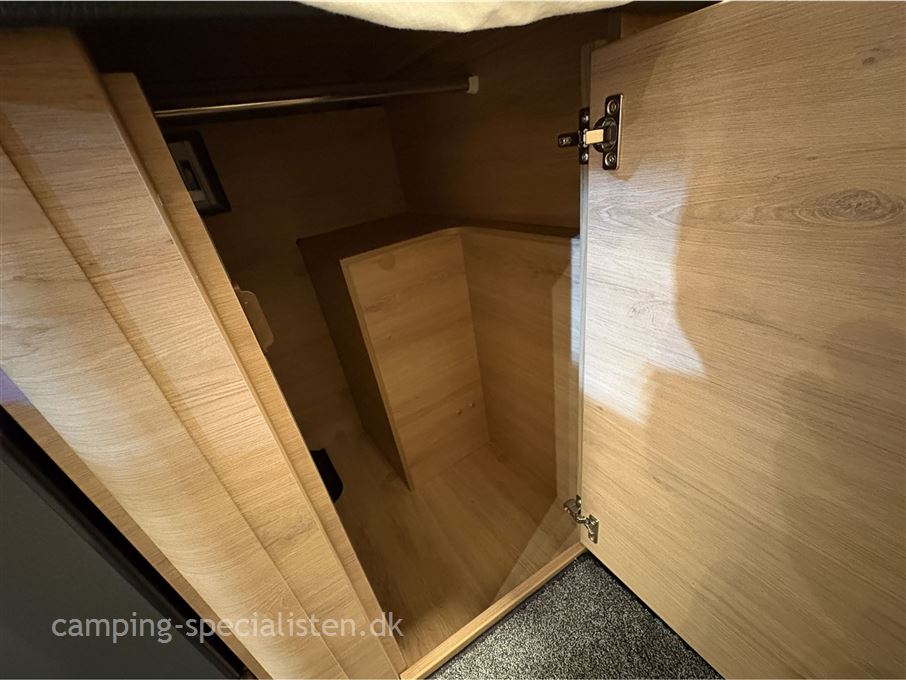 Knaus L!VE TI 650 MEG Black Selection