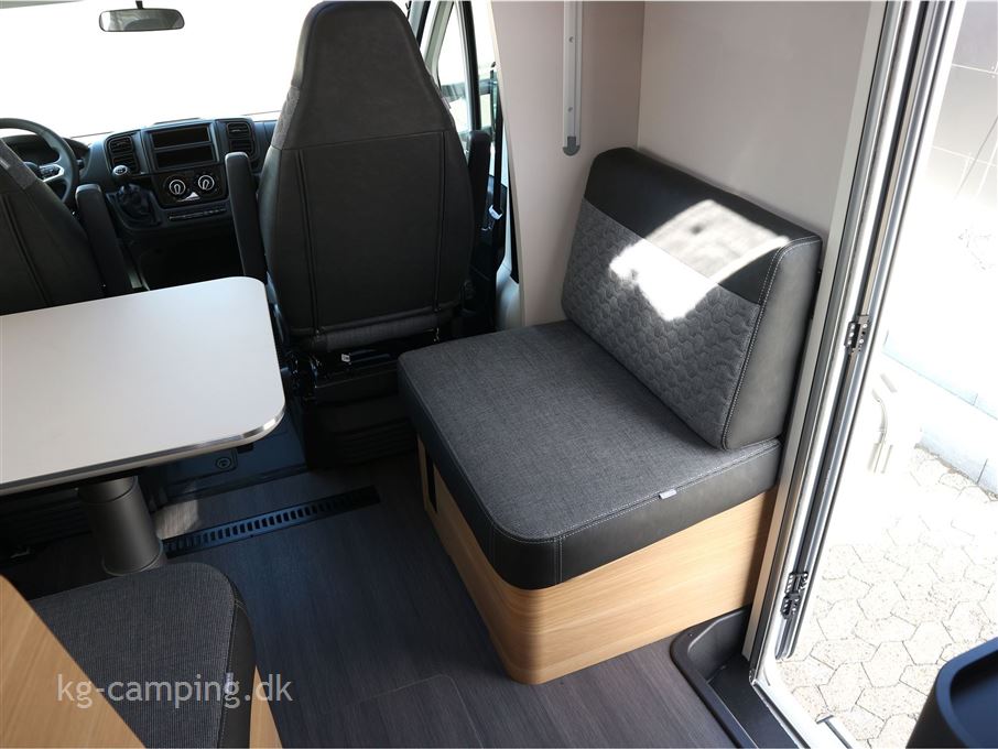Adria Matrix Axess M670 SL