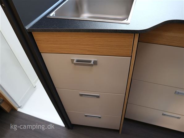 Adria Matrix Axess M670 SL