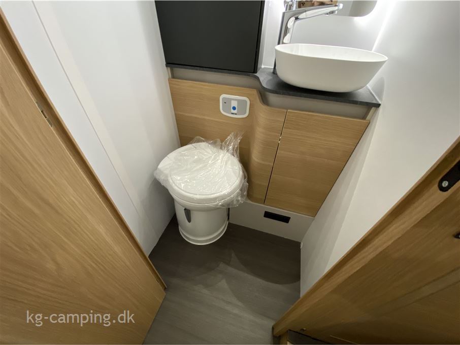 Adria Coral AXESS 650 DL 140 HK