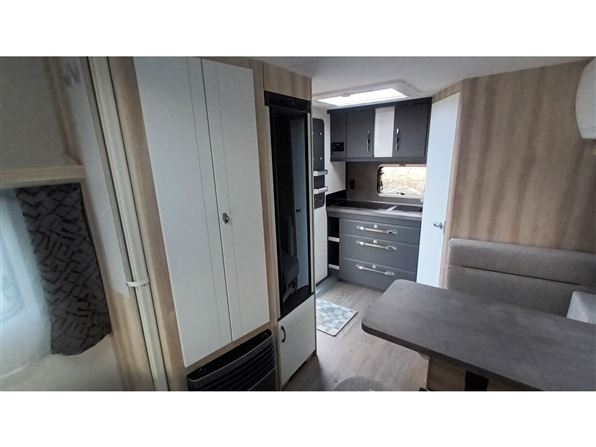 Hobby De Luxe 460 SFf