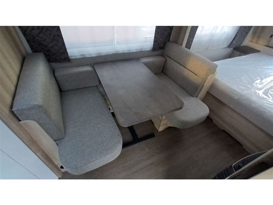 Hobby De Luxe 460 SFf