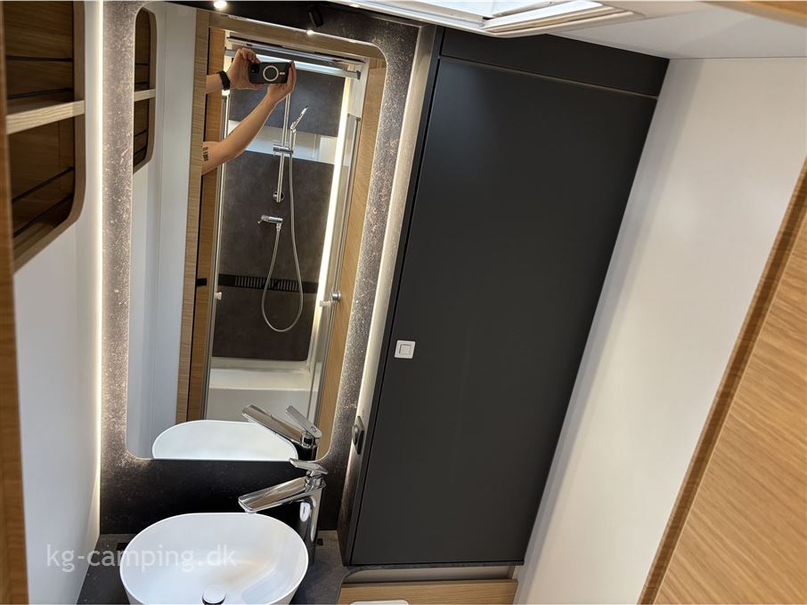 Adria Sonic Plus 700 DL 180 HK