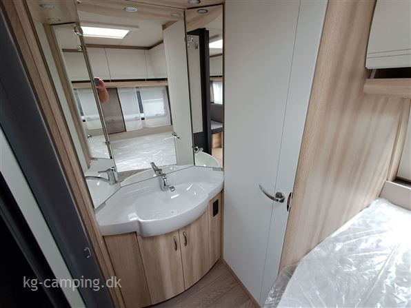 Hobby De Luxe 460 UFe DK LINE