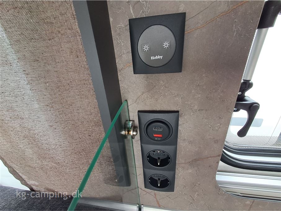 Hobby De Luxe 460 UFe DK LINE