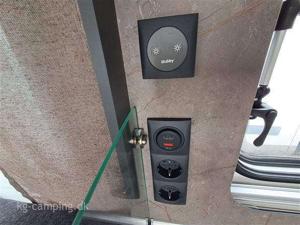 Hobby De Luxe 460 UFe DK LINE