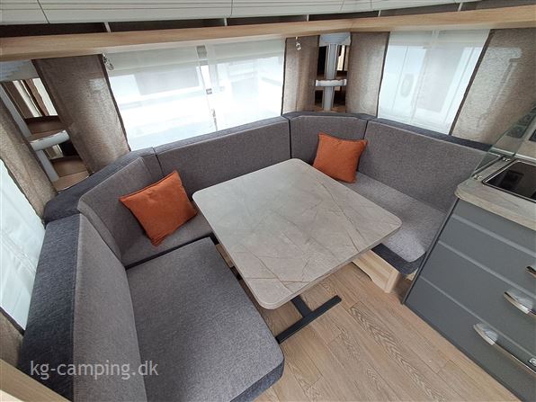 Hobby De Luxe 460 UFe DK LINE