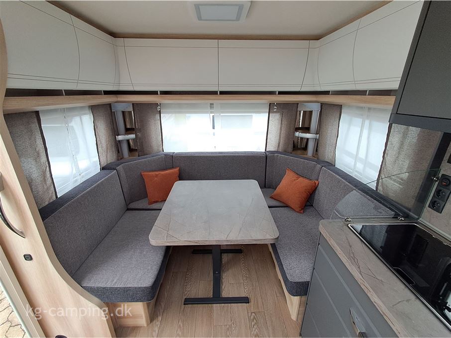 Hobby De Luxe 460 UFe DK LINE