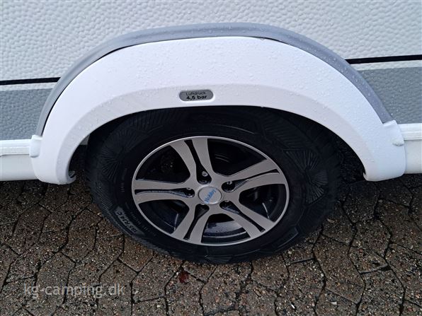 Hobby De Luxe 460 SFf