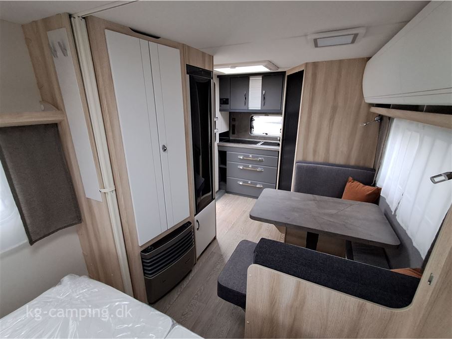 Hobby De Luxe 460 SFf