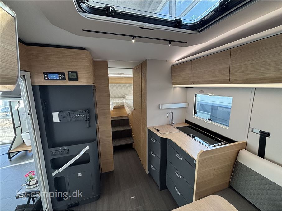 Adria Coral 670 DL