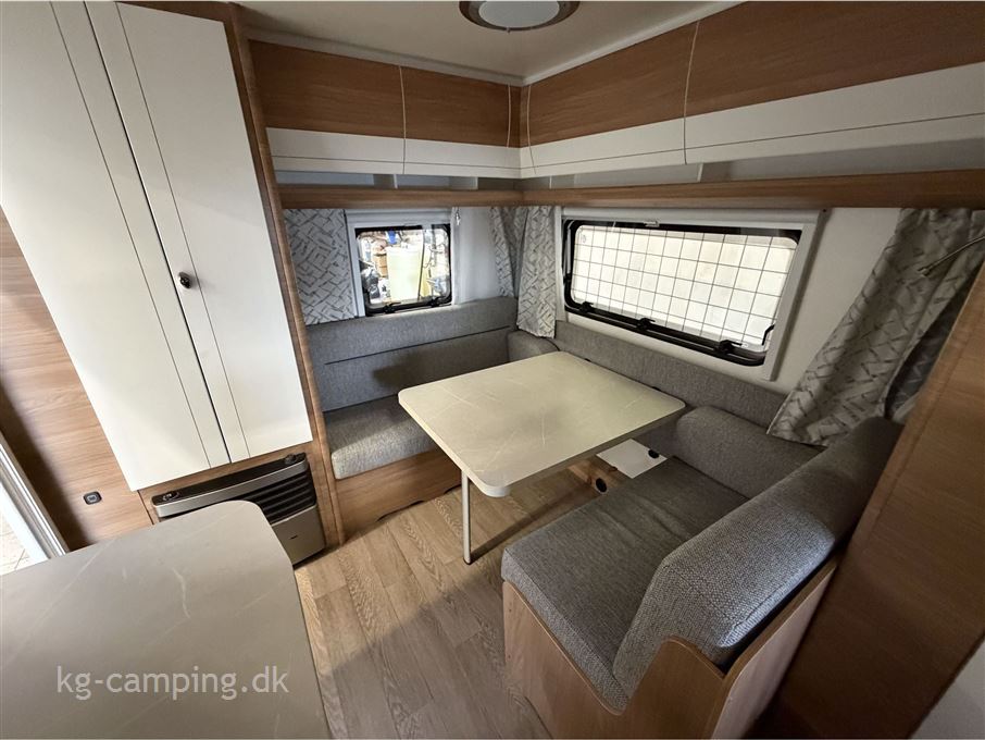 Hobby De Luxe 440 SF