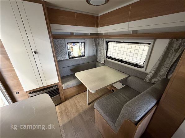 Hobby De Luxe 440 SF