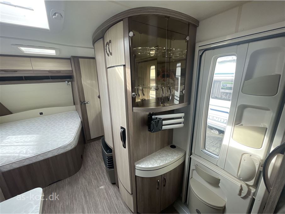 Hobby De Luxe 560 CFe