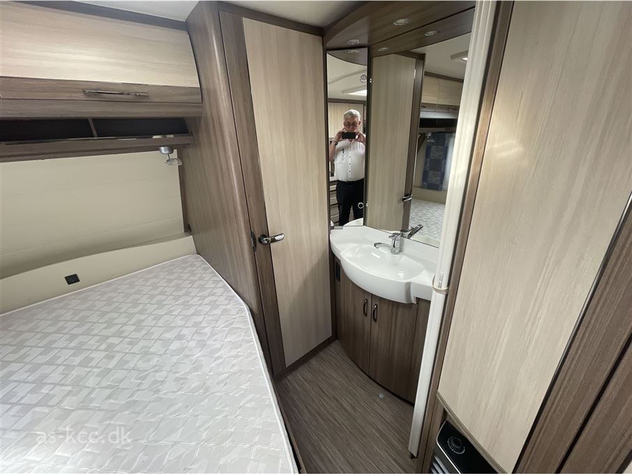 Hobby De Luxe 560 CFe