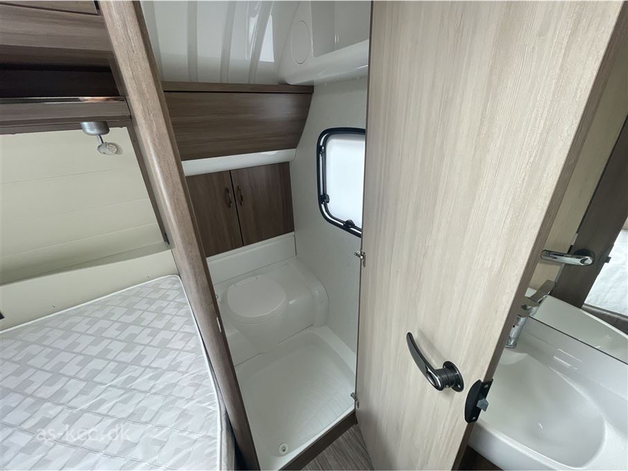 Hobby De Luxe 560 CFe