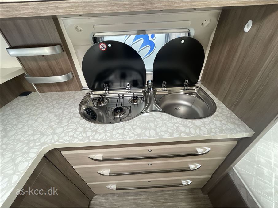 Hobby De Luxe 560 CFe