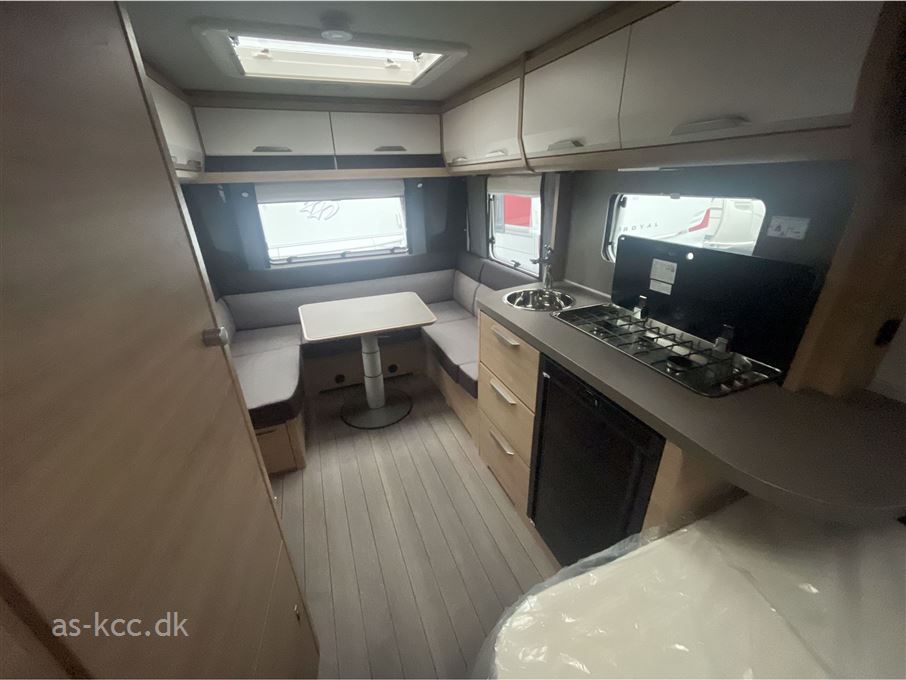 Knaus Südwind Black Selection 450 FU