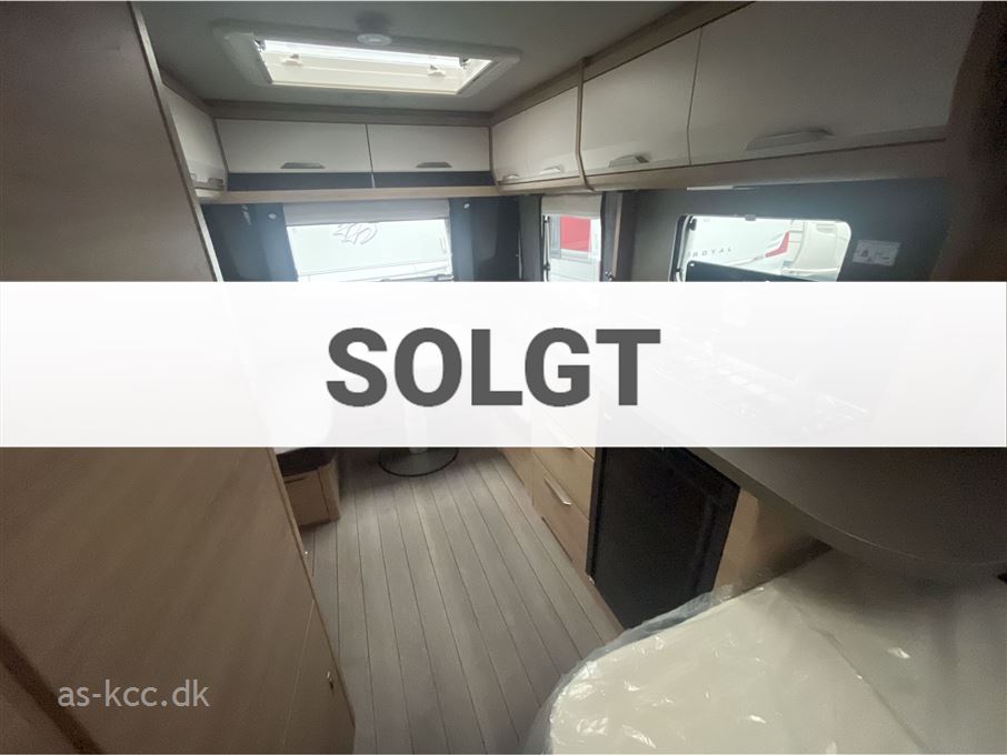 Knaus Südwind Black Selection 450 FU