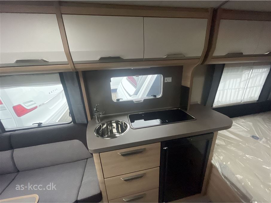 Knaus Südwind Black Selection 450 FU