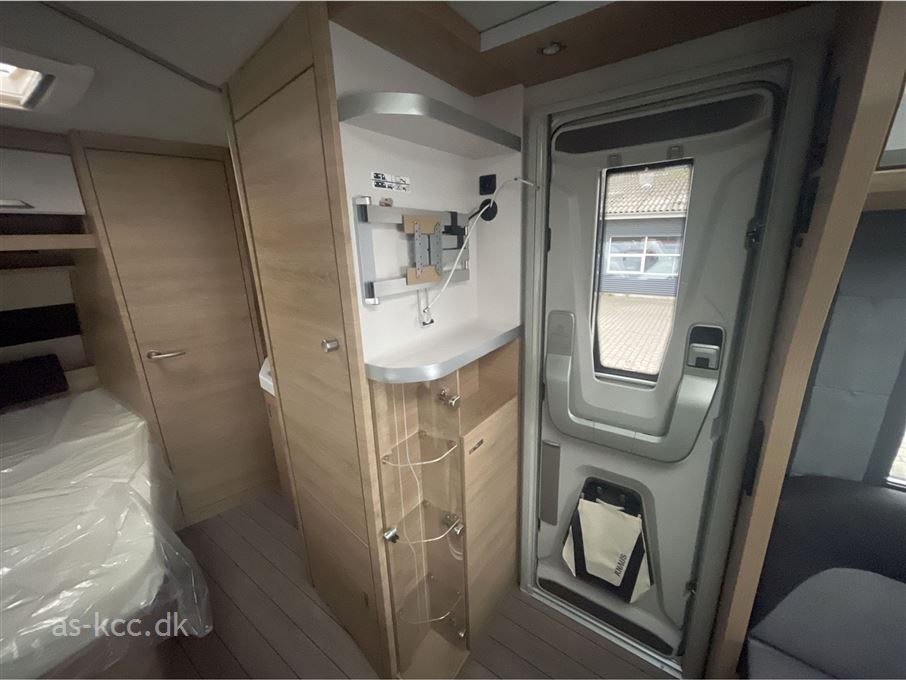 Knaus Südwind Black Selection 450 FU