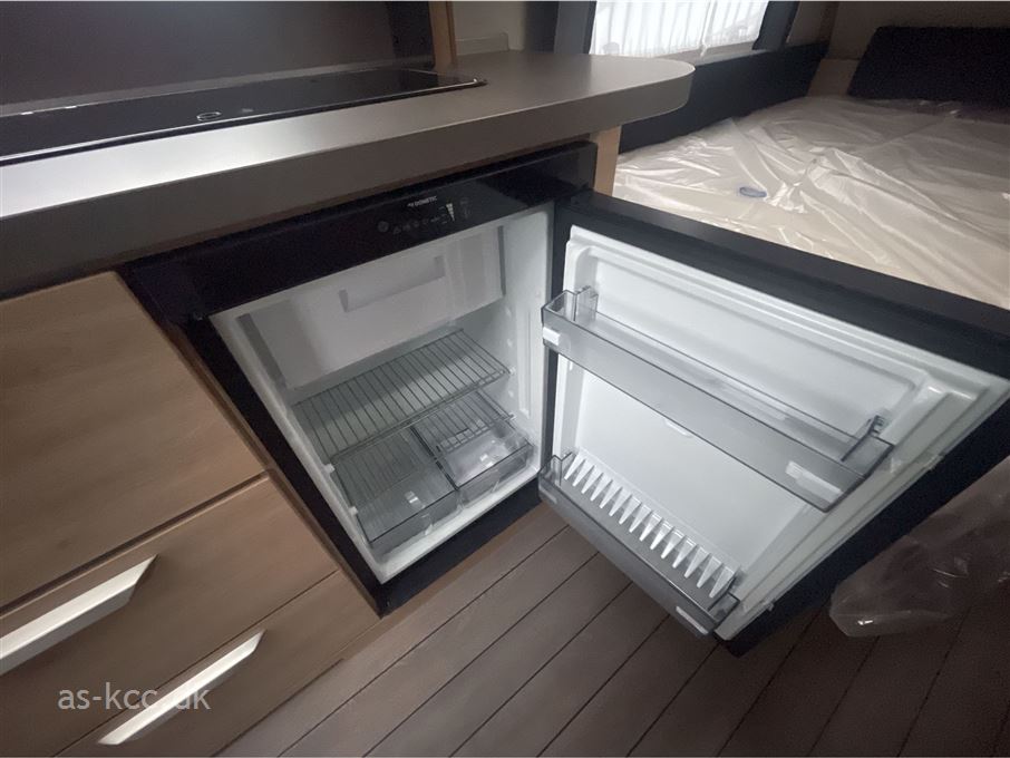 Knaus Südwind Black Selection 450 FU