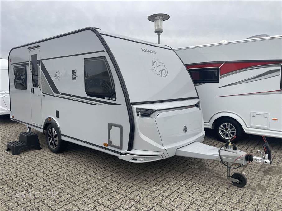 Knaus Südwind Black Selection 450 FU