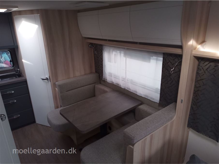 Hobby De Luxe 460 SFf